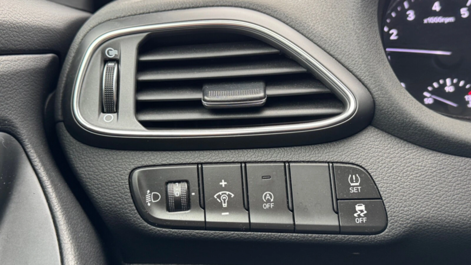 HYUNDAI i30 i30 1.5 T-GDI 48V Modern