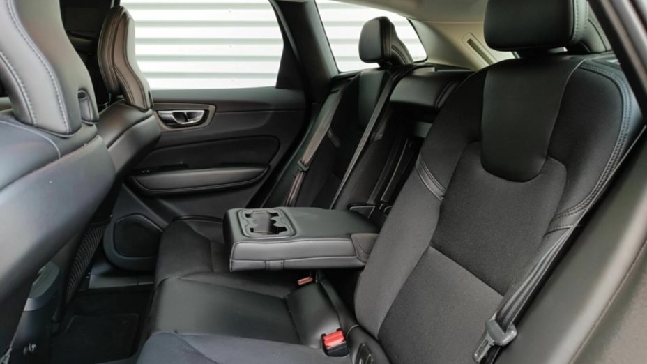 VOLVO XC60 XC60 T4 Momentum Pro aut