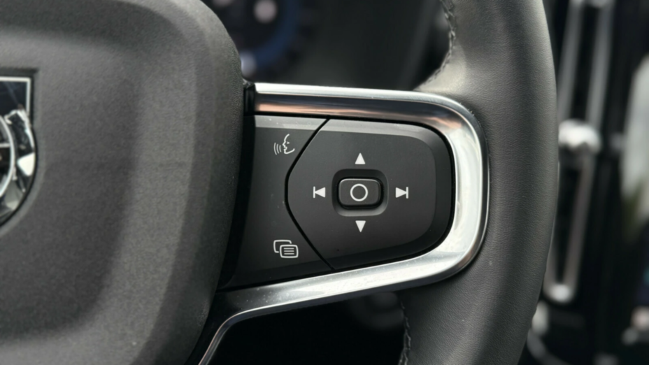 VOLVO XC40 XC40 B4 Plus Dark aut