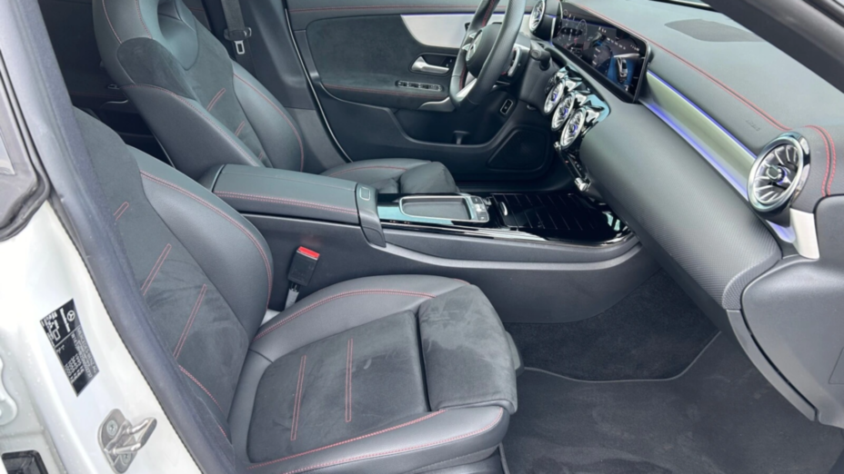 MERCEDES-BENZ CLA CLA 200 AMG Line 7G-DCT