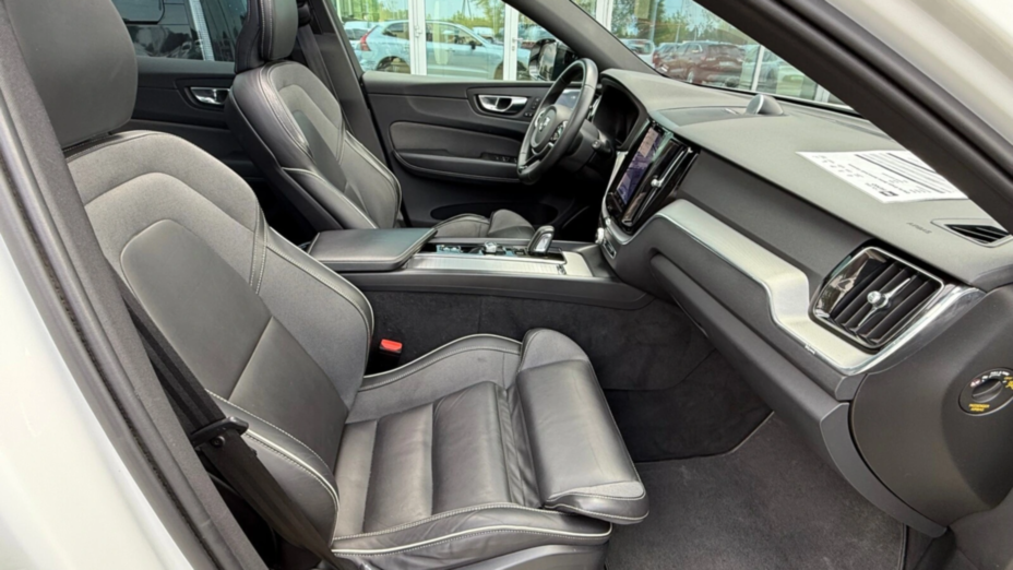 VOLVO XC60 XC60 B4 D AWD R-Design aut