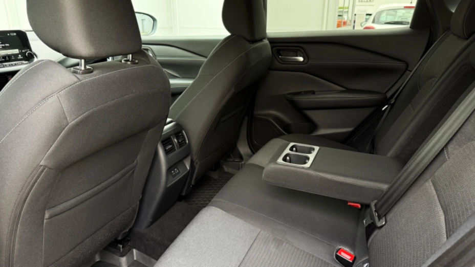 NISSAN Qashqai Qashqai 1.3 DIG-T N-Connecta DCT
