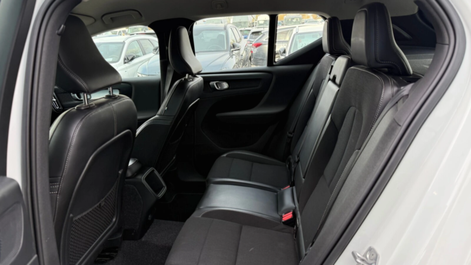 VOLVO XC40 XC40 T3 Momentum Pro