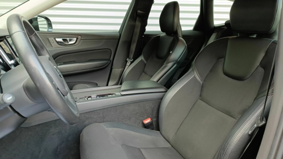 VOLVO XC60 XC60 T4 Momentum Pro aut