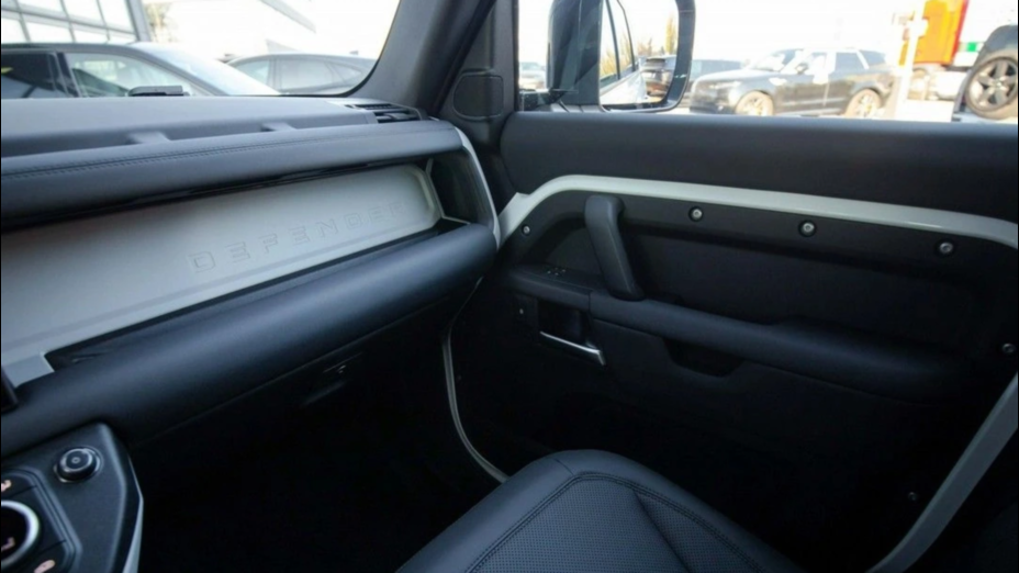 LAND ROVER Defender Defender 110 3.0 D200 mHEV X-Dynamic SE