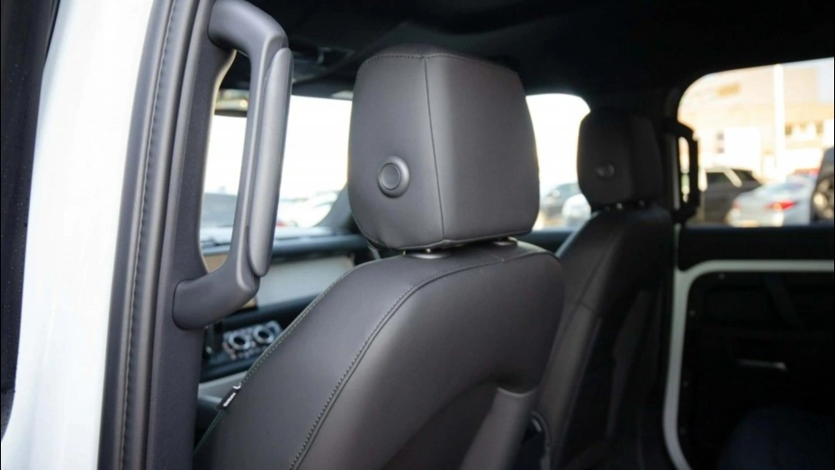 LAND ROVER Defender Defender 110 3.0 D200 mHEV X-Dynamic SE