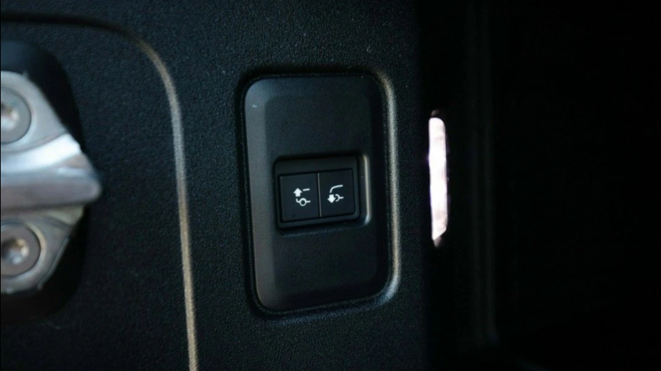 LAND ROVER Defender Defender 110 3.0 D200 mHEV X-Dynamic SE