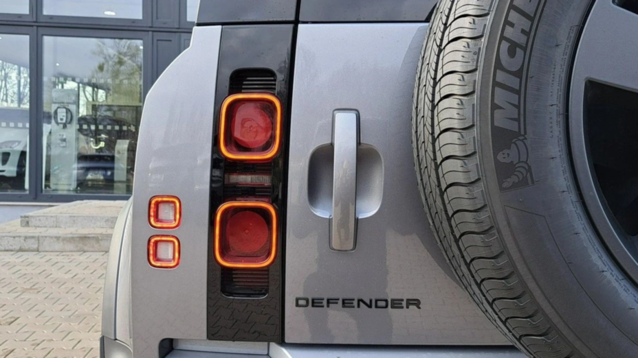 LAND ROVER Defender Defender 90 3.0 P400 mHEV SE