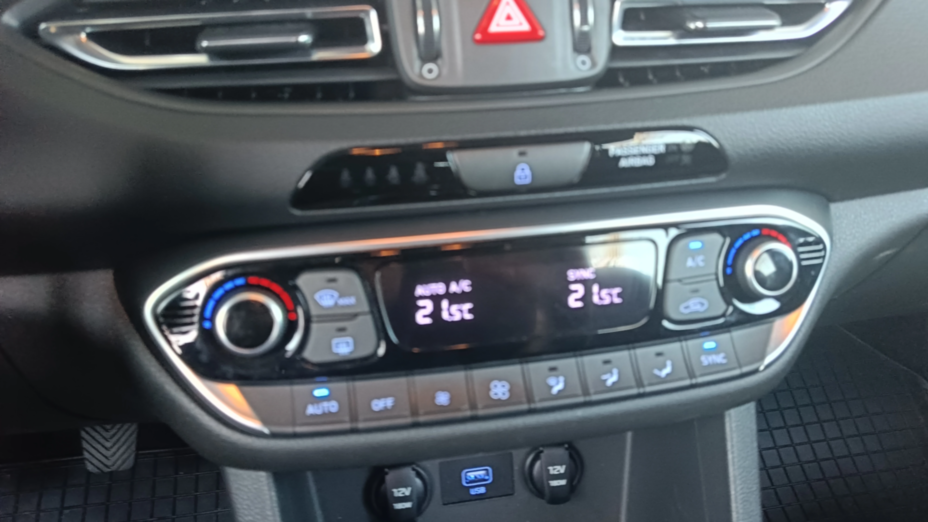 HYUNDAI i30 i30 1.5 T-GDI 48V Smart