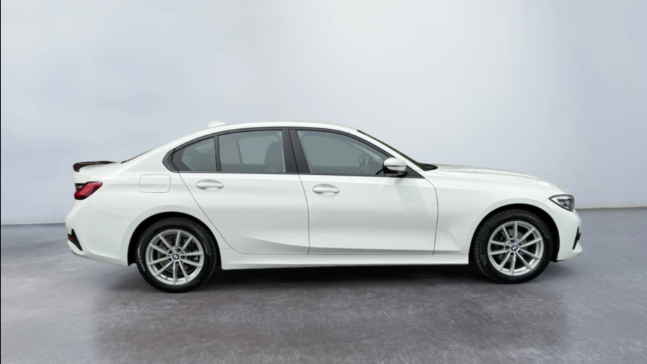 BMW Seria 3 318i Advantage aut