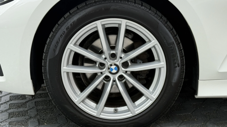 BMW Seria 3 318i Advantage aut
