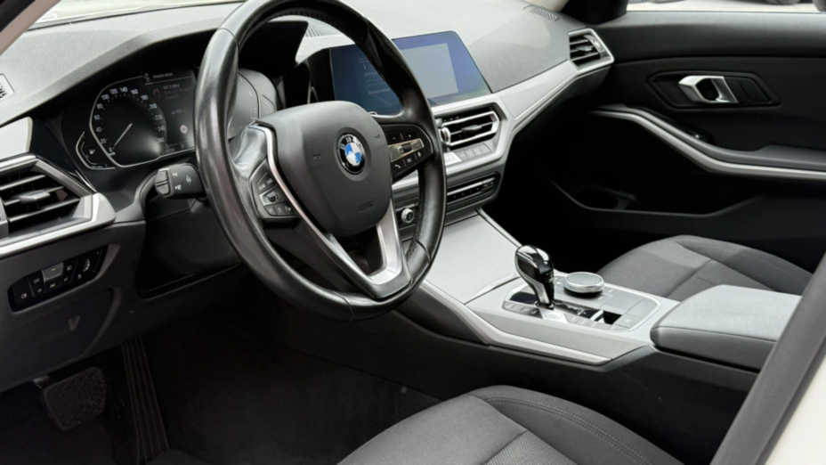 BMW Seria 3 318i Advantage aut