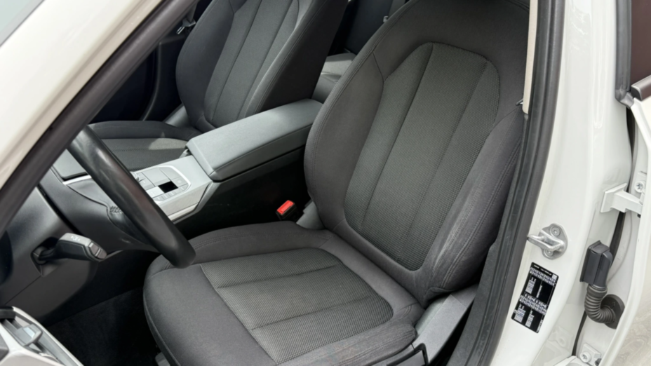 BMW Seria 3 318i Advantage aut