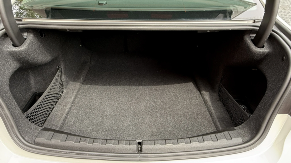 BMW Seria 3 318i Advantage aut