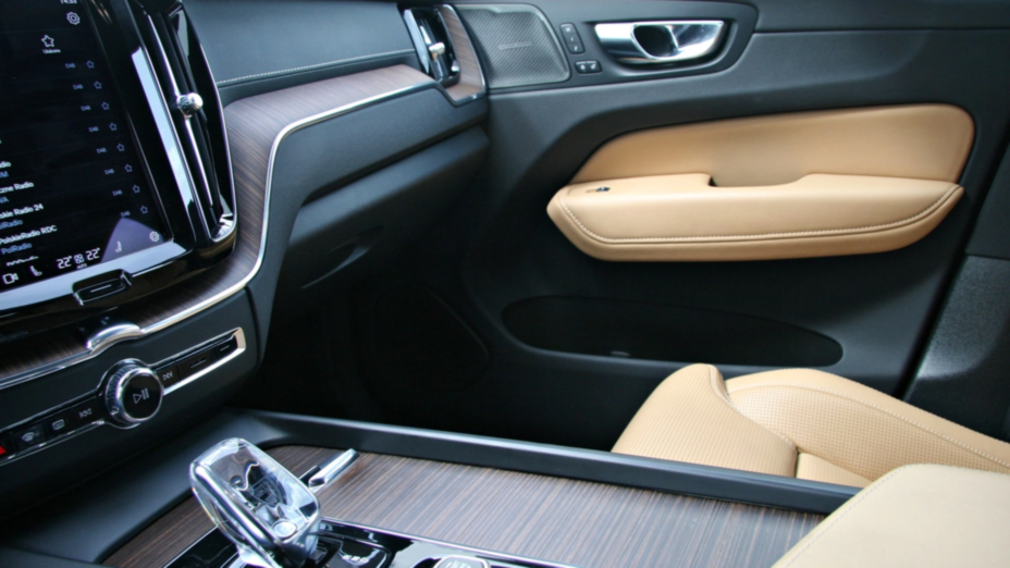 VOLVO XC60 XC60 B4 D AWD Plus Bright aut