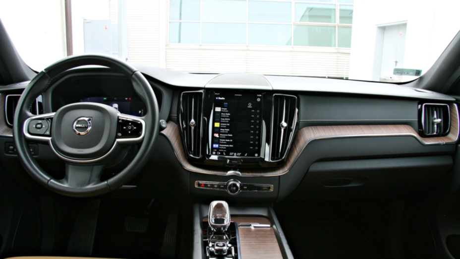 VOLVO XC60 XC60 B4 D AWD Plus Bright aut