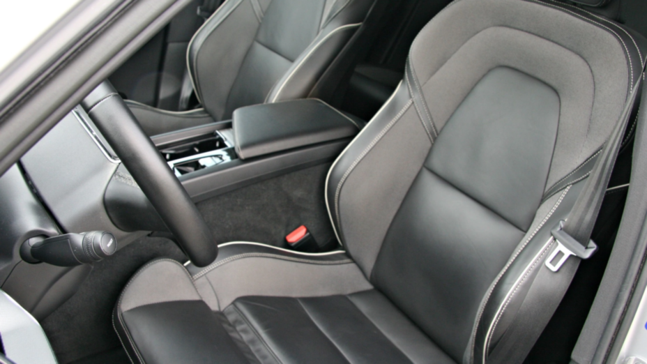 VOLVO XC60 XC60 B5 B AWD Plus Dark aut