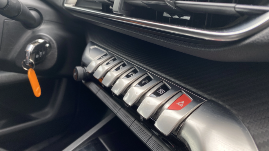 PEUGEOT 5008 5008 1.2 PureTech Active S&S
