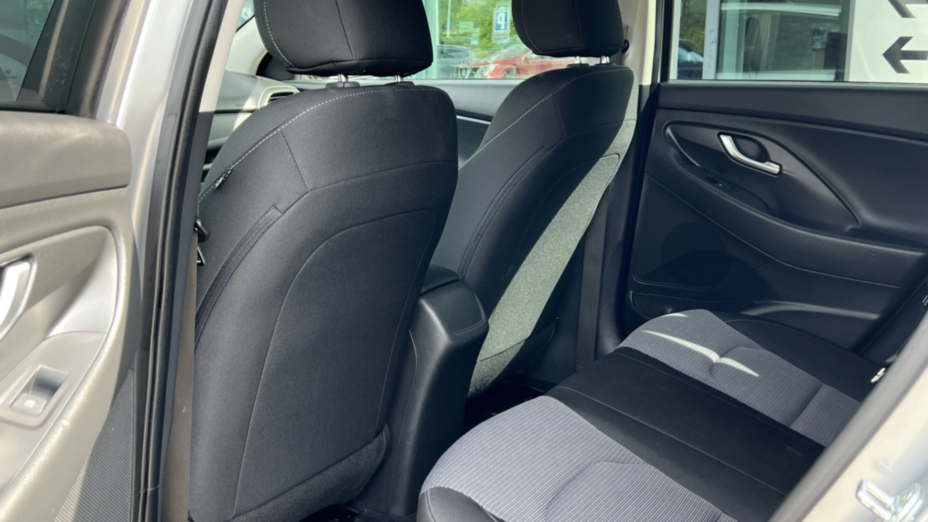 HYUNDAI i30 i30 1.5 DPI Classic +
