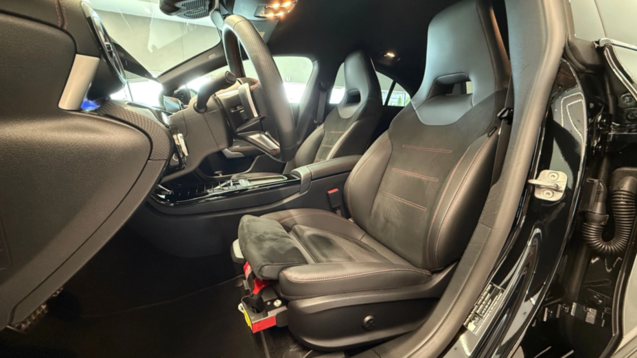 MERCEDES-BENZ CLA CLA 200 AMG Line 7G-DCT