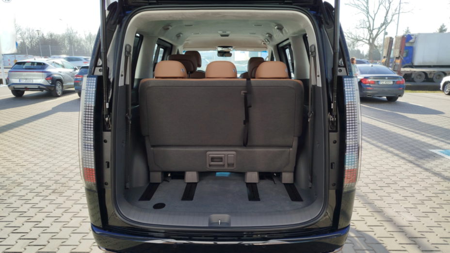 HYUNDAI Staria Staria 1.6 T-GDI HEV Luxury aut