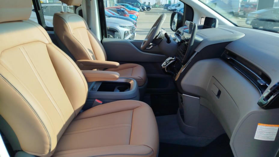 HYUNDAI Staria Staria 1.6 T-GDI HEV Luxury aut