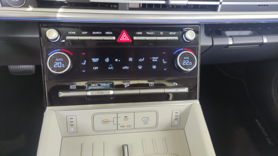HYUNDAI Santa Fe Santa Fe 1.6 T-GDI HEV Platinum 4WD aut 7os. Nowy
