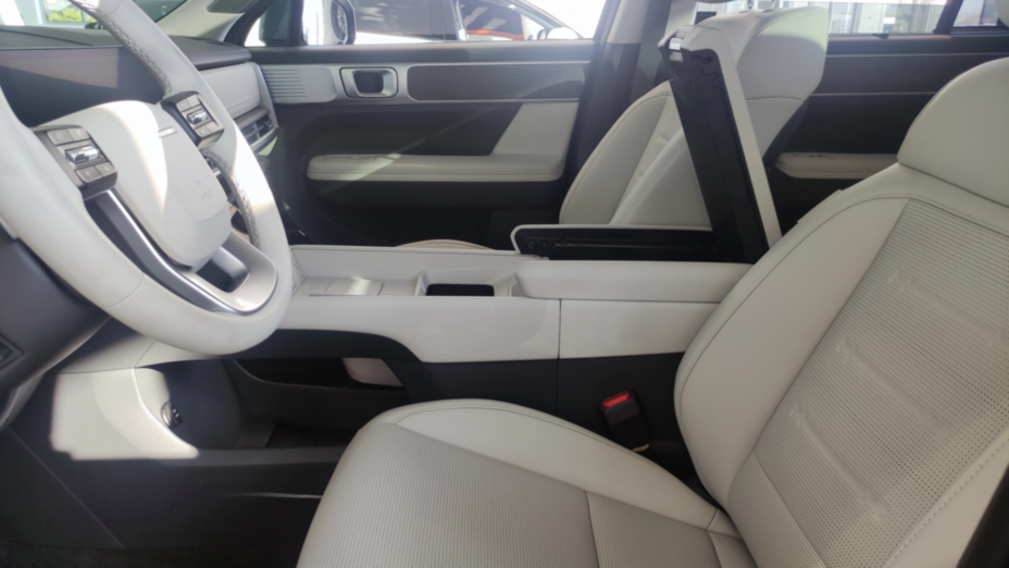 HYUNDAI Santa Fe Santa Fe 1.6 T-GDI HEV Platinum 4WD aut 7os. Nowy