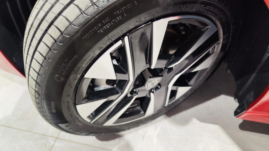 PEUGEOT 208 208 1.2 PureTech Allure S&S Nowy