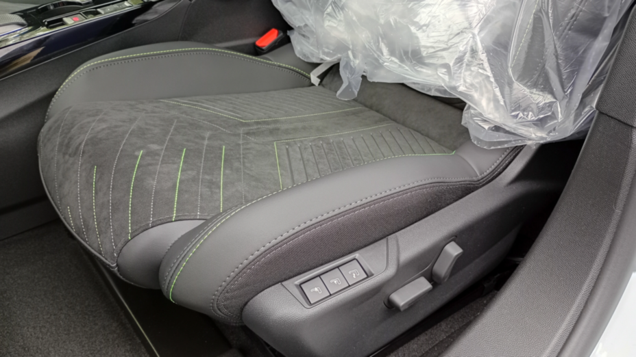 PEUGEOT 2008 2008 PureTech mHEV GT e-DCS6 Nowy