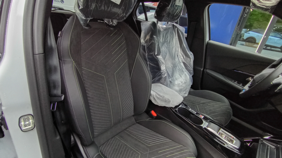 PEUGEOT 2008 2008 PureTech mHEV GT e-DCS6 Nowy