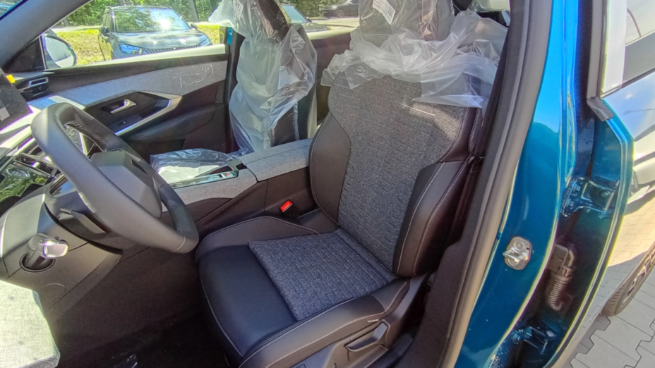 PEUGEOT 3008 3008 1.2 PureTech mHEV Allure e-DCS6 Nowy