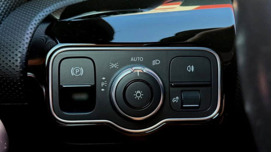 MERCEDES-BENZ CLA CLA 200 7G-DCT