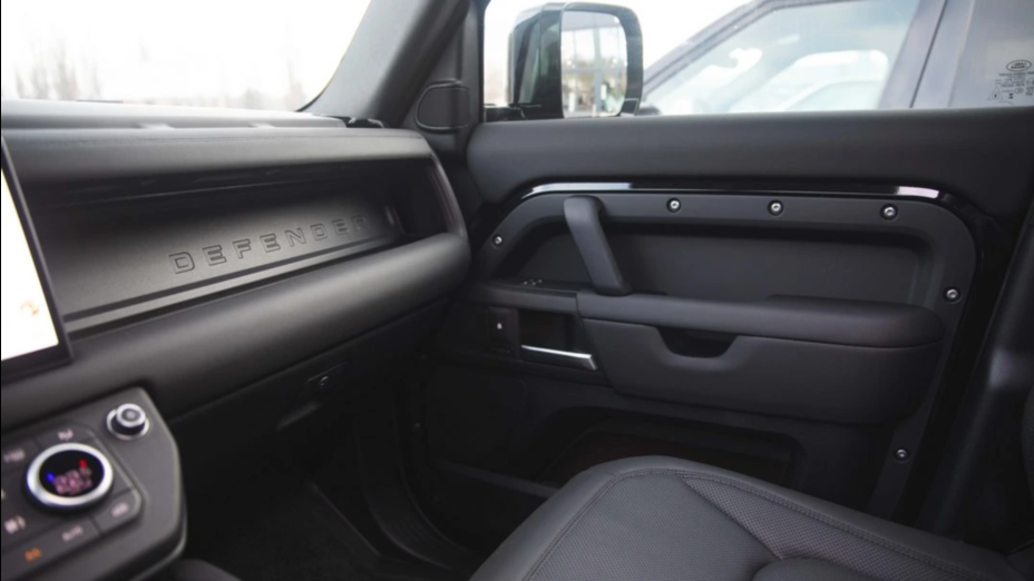 LAND ROVER Defender Defender 110 3.0 D300 mHEV X-Dynamic SE