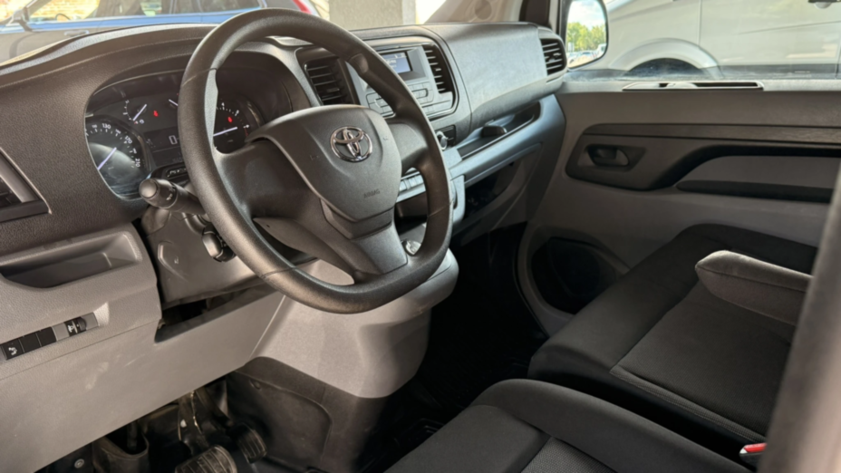 TOYOTA Proace Proace Kombi 2.0 D-4D Medium 2,8t Aut.