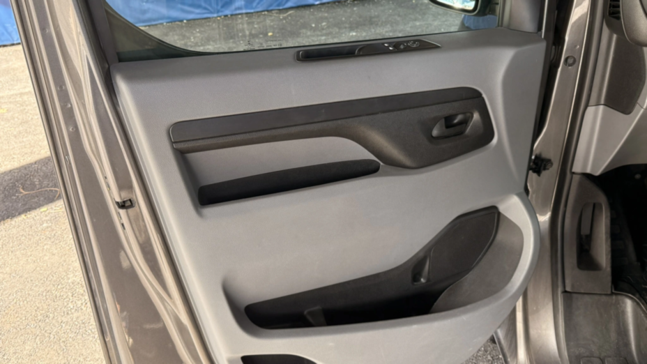TOYOTA Proace Proace Kombi 2.0 D-4D Medium 2,8t Aut.
