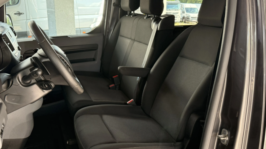 TOYOTA Proace Proace Kombi 2.0 D-4D Medium 2,8t Aut.