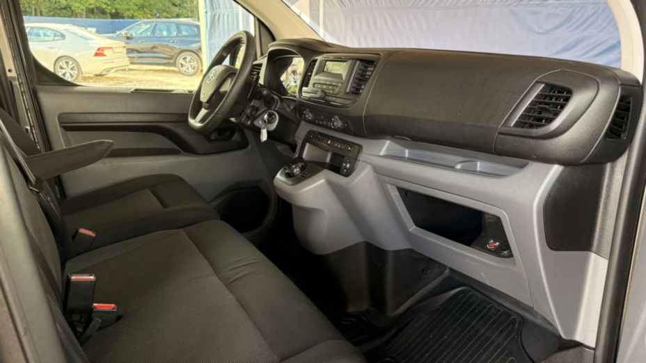 TOYOTA Proace Proace Kombi 2.0 D-4D Medium 2,8t Aut.