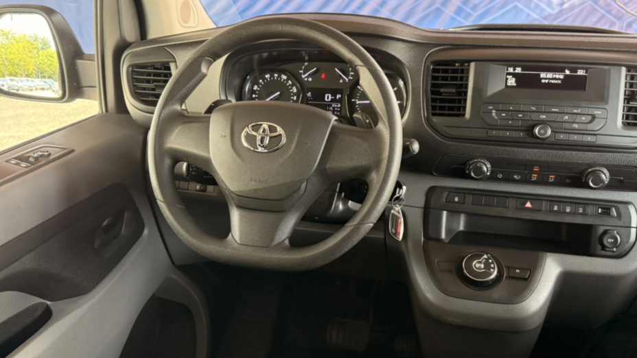 TOYOTA Proace Proace Kombi 2.0 D-4D Medium 2,8t Aut.