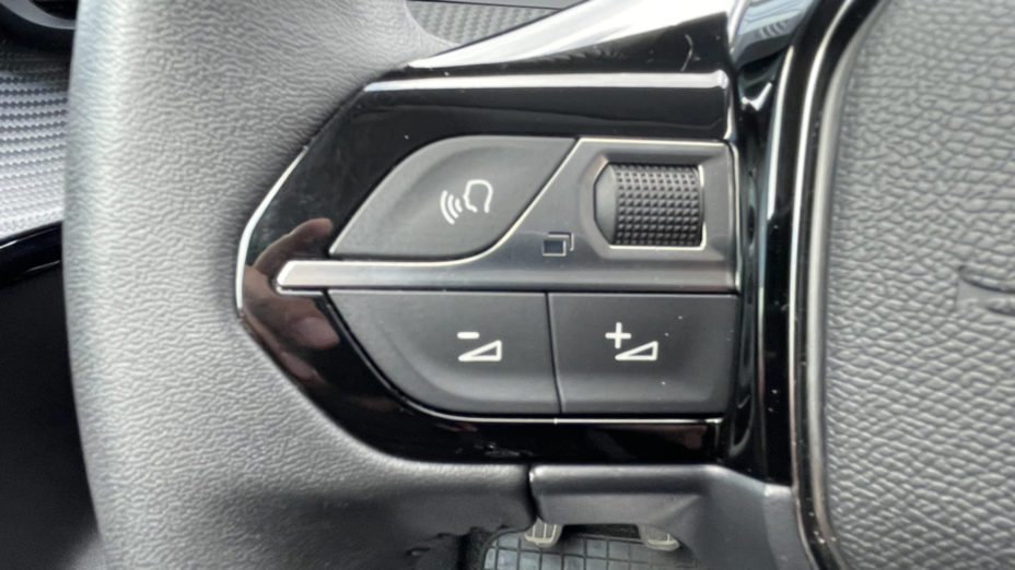 PEUGEOT 208 208 1.2 PureTech Like S&S