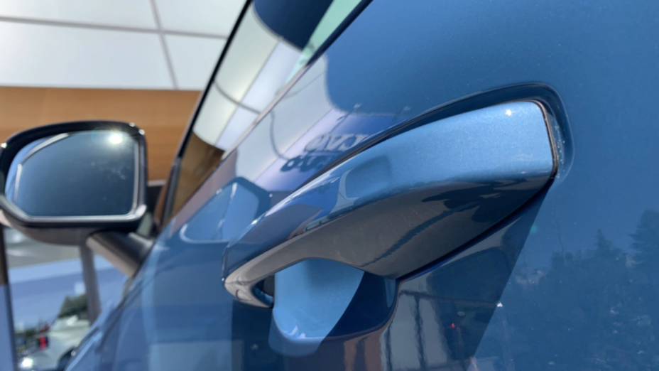 VOLVO XC40 XC40 73kWh P6 Recharge Plus aut