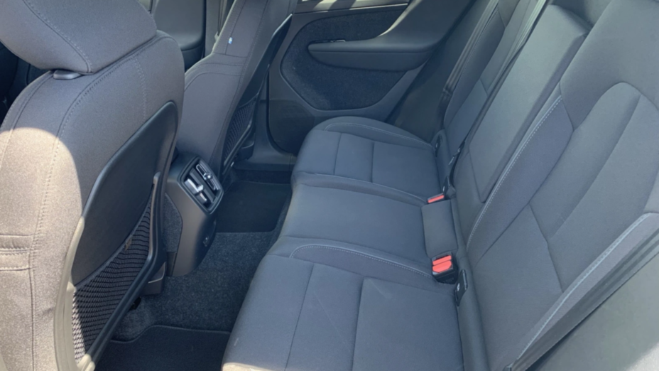VOLVO XC40 XC40 73kWh P6 Recharge Plus aut