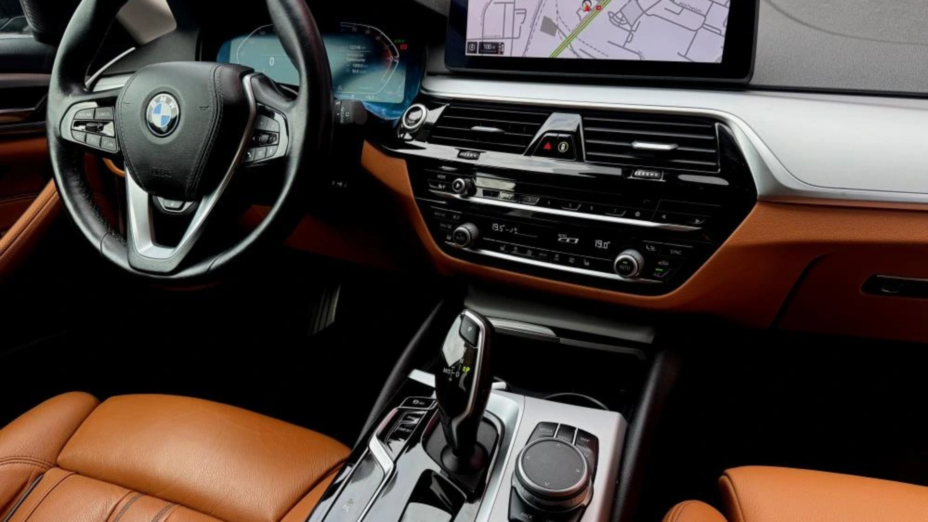 BMW Seria 5 520d xDrive Luxury Line sport-aut