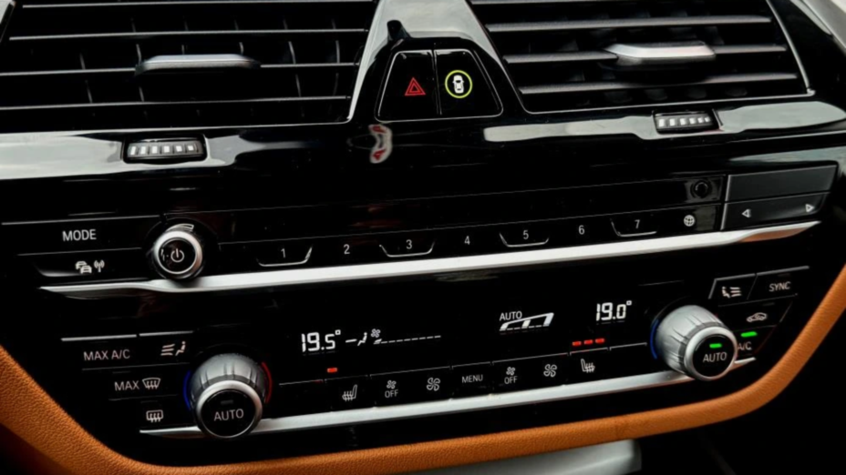 BMW Seria 5 520d xDrive Luxury Line sport-aut