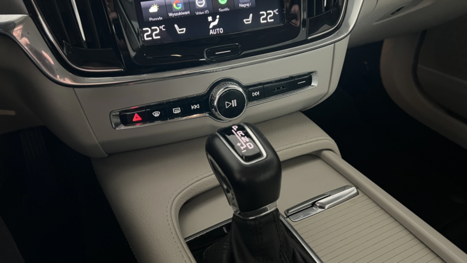 VOLVO V90 V90 T4 Momentum aut
