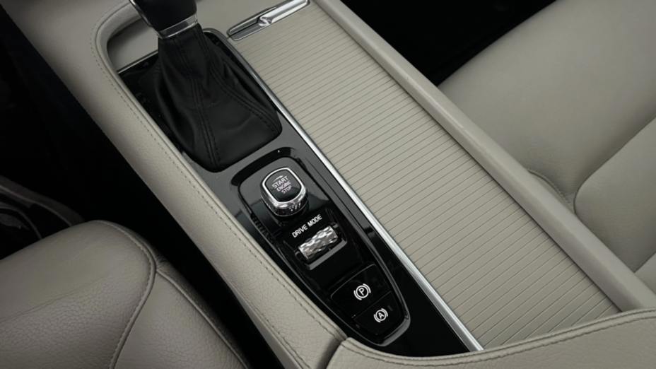 VOLVO V90 V90 T4 Momentum aut