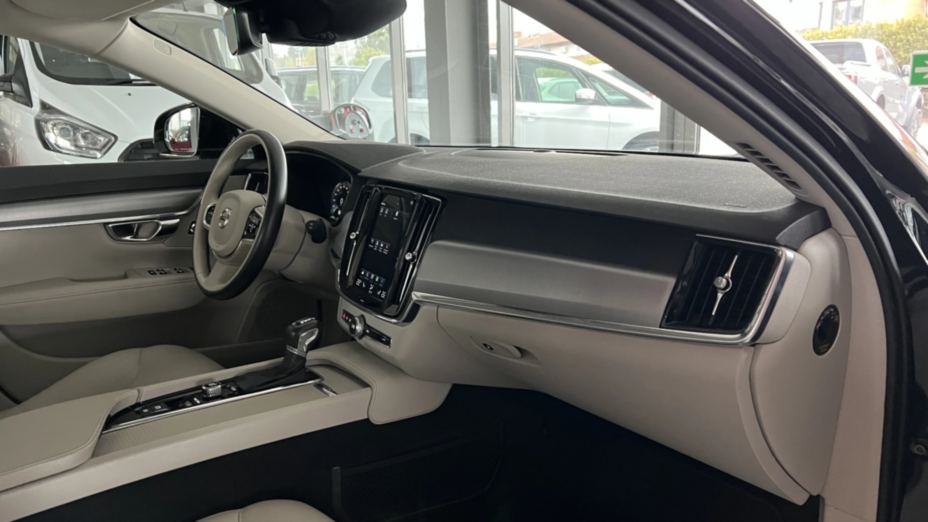 VOLVO V90 V90 T4 Momentum aut