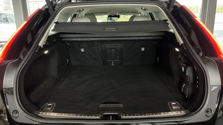 VOLVO V90 V90 T4 Momentum aut