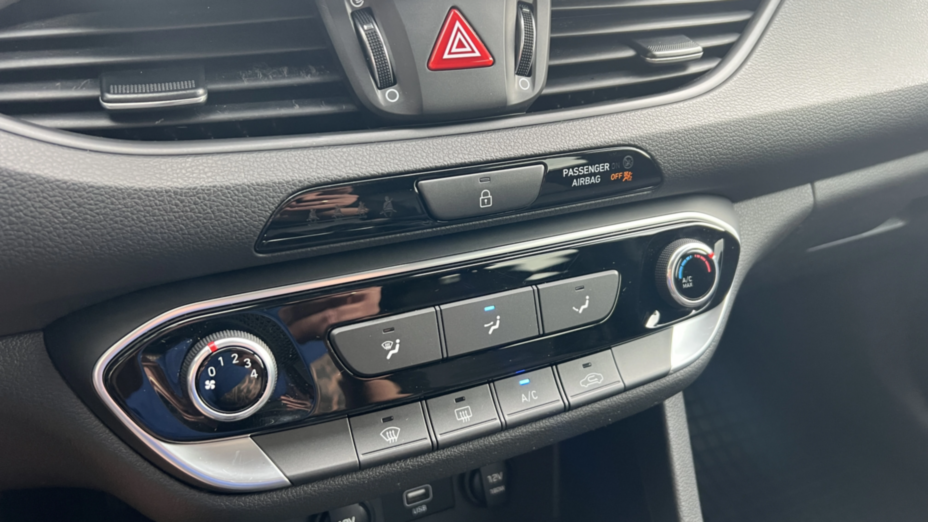 HYUNDAI i30 i30 1.5 DPI Modern