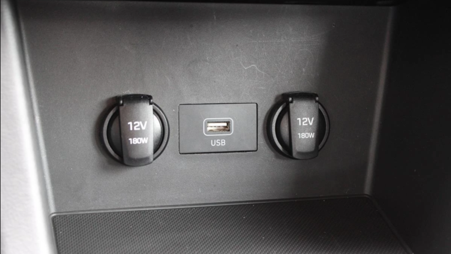 HYUNDAI i30 i30 1.5 DPI Classic +